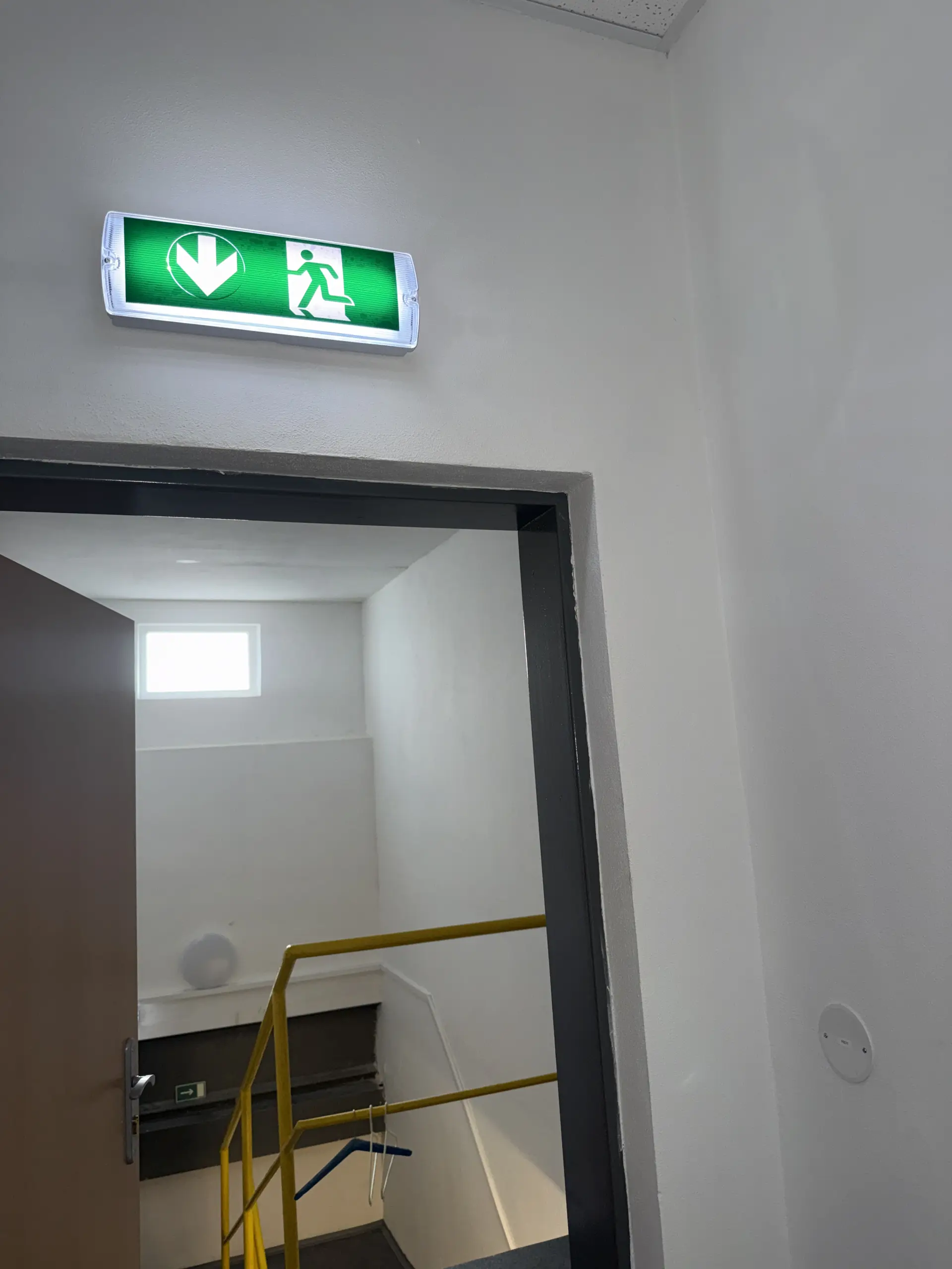 Koupelna se šatnou — fotografie 4/9
